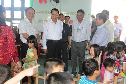 Phó Thủ tướng Chính phủ Vũ Văn Ninh thăm Trường Mầm non Phước Sơn