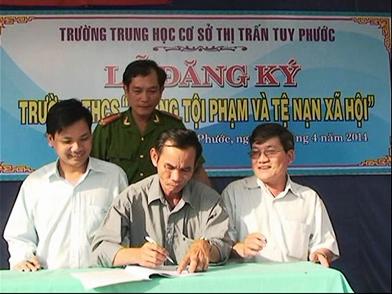 Lễ đăng ký trường THCS thị trấn Tuy Phước “Không tội phạm và tệ nạn xã hội”