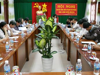 Hội nghị cán bộ công chức  năm 2014 tại Văn phòng HĐND và UBND huyện