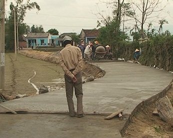 Đẩy nhanh tiến độ thực hiện xây dựng bê tông hóa đường giao thông nông thôn năm 2015