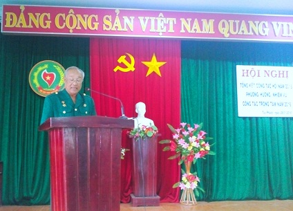 Đ/c Trần Đình Tạo – Phó Chủ tịch Hội Cựu TNXP tỉnh Bình Định  phát biểu tại Hội nghị