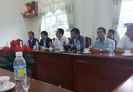 Đoàn lãnh đạo tỉnh, huyện đến thăm và chúc tết công ty TNHH Giống gia cầm Minh Dư