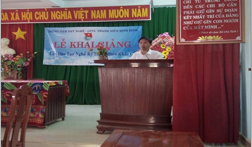 Đồng chí Phan Văn Trị - Phó Giám đốc Trung tâm dạy nghề - GTVL  thanh niên tỉnh Bình Định phát biểu khai giảng