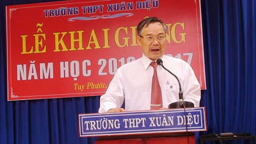 Ông Nguyễn Đình Thuận – Chủ tịch UBND huyện phát biểu tại Lễ Khai giảng năm học mới tại Trường THPT Xuân Diệu
