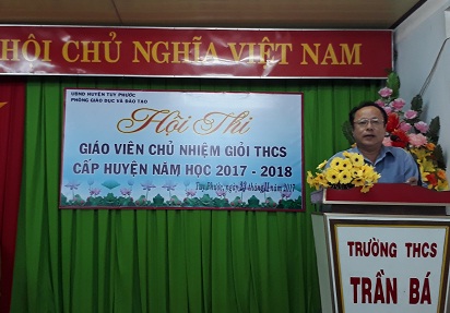 Ông Vương Tử Nghị  - Phó Trưởng phòng GD&ĐT huyện Tuy Phước, Trưởng Ban tổ chức Hội thi phát biểu tại Lễ khai mạc