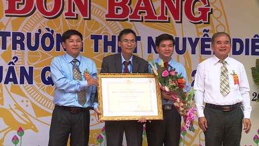 Trường THPT Nguyễn Diêu đón nhận Bằng công nhận đạt Chuẩn Quốc gia