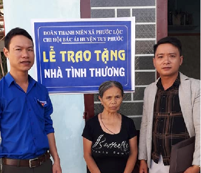 Lễ trao tặng nhà tình thương