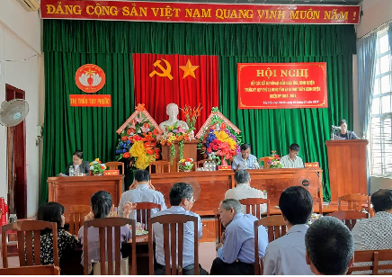 Bà Huỳnh Thị Ngọc Hà - Phó Chánh Văn phòng HĐND, đại biểu HĐND tỉnh tiếp xúc cử tri tại UBND thị trấn Tuy Phước