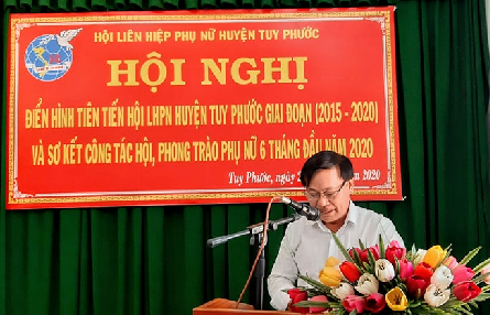 Đồng chí Nguyễn Văn Hùng- Phó Bí thư Thường trực Huyện ủy phát phiểu tại Hội nghị