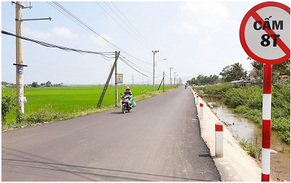 Hoàn thành việc thảm bê tông nhựa tuyến đường nối Tỉnh lộ ĐT640 đến giáp đê Đông, thôn Vinh Quang1,2 xã Phước Sơn