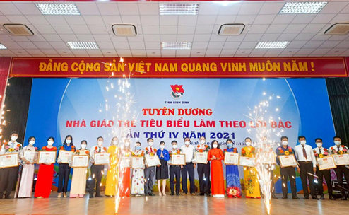 Lễ tuyên dương 29 Nhà giáo trẻ tiêu biểu toàn tỉnh làm theo lời Bác năm 2021