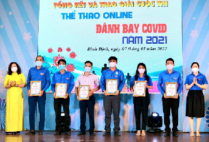 Huyện đoàn huyện đại diện nhận giải Nhất cuộc thi “Thể thao online – Đánh bay Covid” khối THPT cấp tỉnh