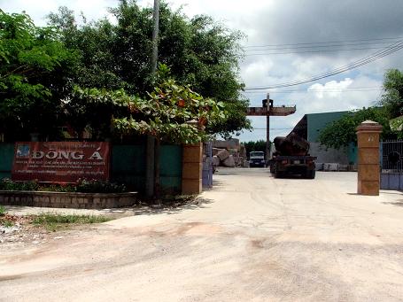Công ty TNHH đá granic Đông Á đóng trên địa bàn xã Phước Thành hiện thu hút lao động địa phương vào làm việc