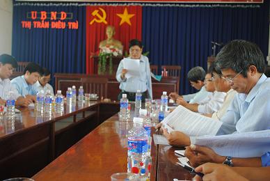 Phó Chủ tịch UBND huyện, Trần Hữu Lộc về làm việc tại thị trấn Diêu Trì về tình hình phát triển kinh tế - xã hội – quốc phòng an ninh quý I-năm 2012