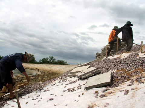 Đẩy nhanh tiến độ thi công công trình đê sông Côn trên địa bàn huyện Tuy Phước