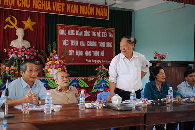 Đồng chí Lê Huy Ngọ phát biểu tại buổi kiểm tra xây dựng NTM tại xã Phước Hưng, huyện Tuy Phước