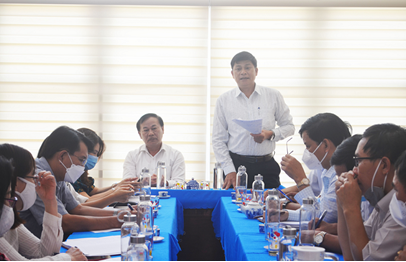 Đồng chí Huỳnh Nam - Chủ tịch UBND huyện phát biểu tại buổi làm việc