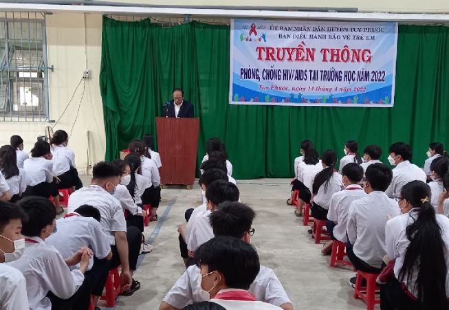 Đồng chí Nguyễn Văn Dũng - Huyện ủy viên, Trưởng phòng Phòng Lao động - TB&XH phát biểu tại buổi truyền thông