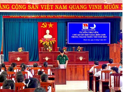 Tuyên truyền về chủ quyền biển đảo, biên giới tại Nhà văn hóa xã Phước Sơn