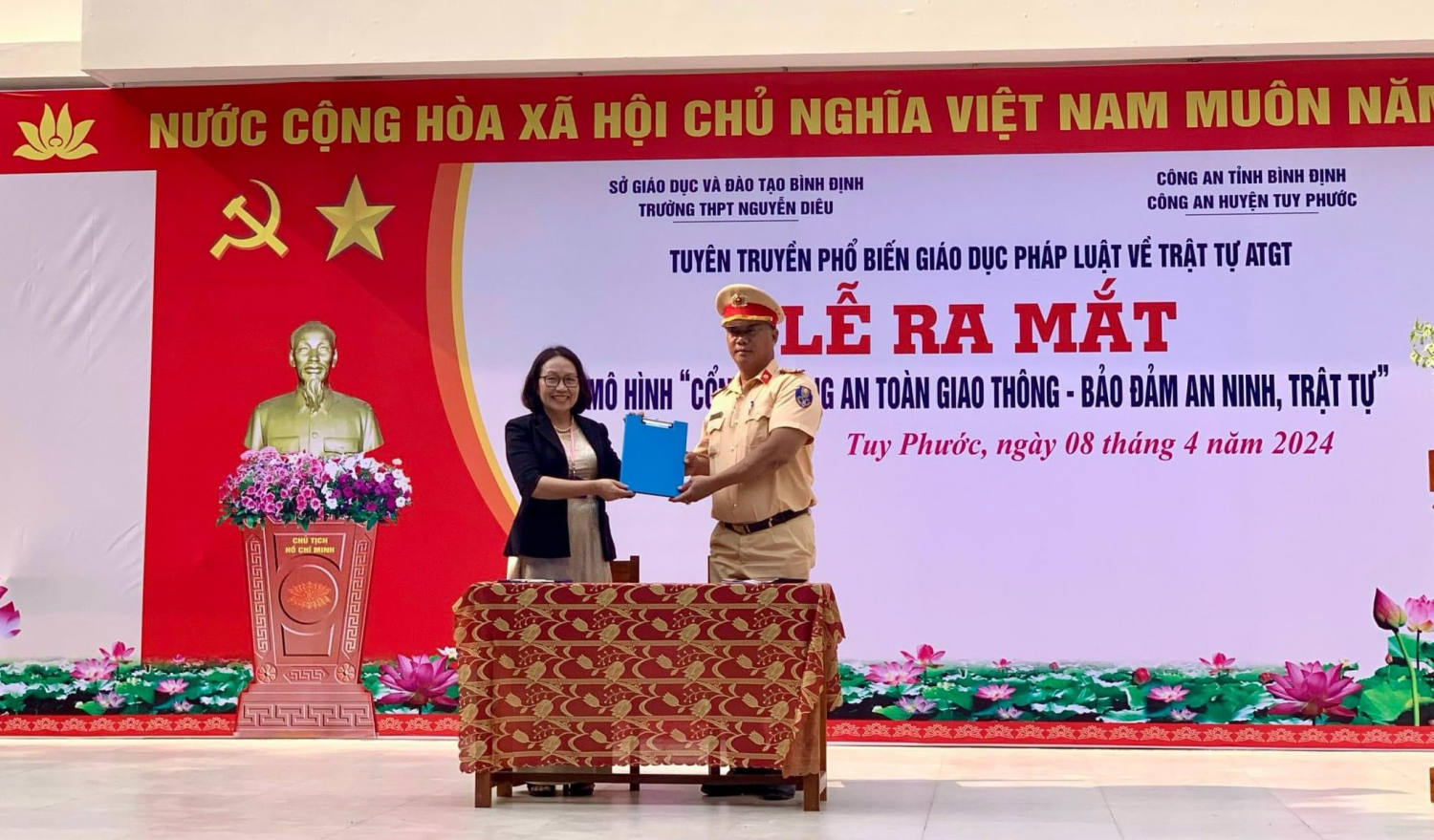 Ra mắt mô hình “cổng trường an toàn giao thông – đảm bảo ANTT”